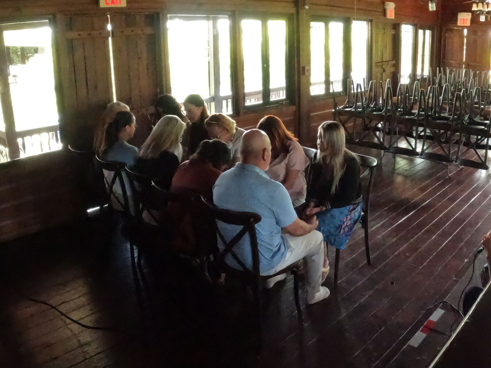 Rut Elisa facilitating a somatic healing group session